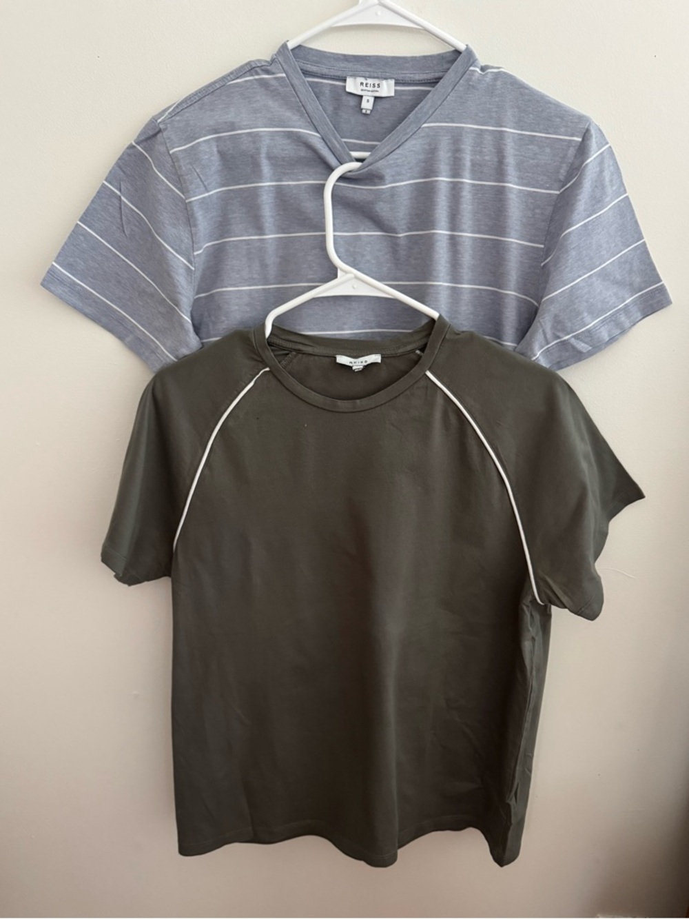Reiss Gray Striped V-Neck Tee + Reiss Olive Raglan Tee Set
